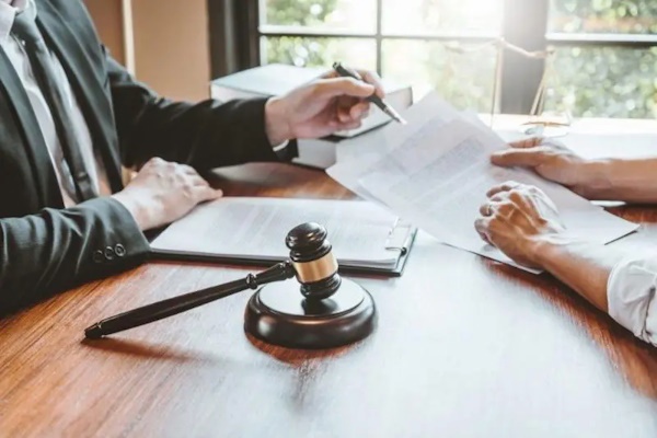 nhận giấy tờ công chứng qua bưu điện
