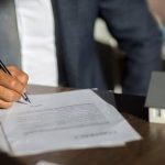 Điều khoản mâu thuẫn: Công chứng viên có quyền từ chối? 77