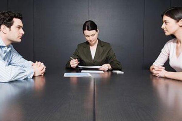 Tòa án giải quyết ly hôn