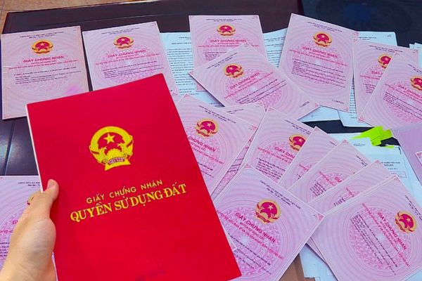 Chậm sang tên sổ đỏ