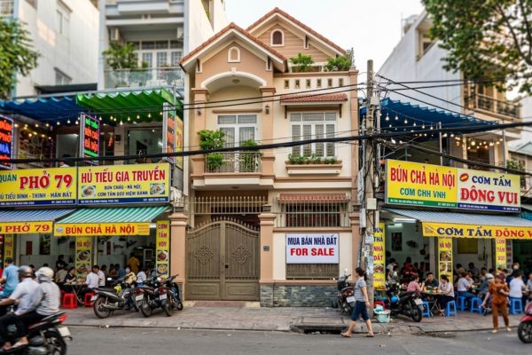 Mua nhà đất trong vùng có quán ăn nhà hàng đông đúc