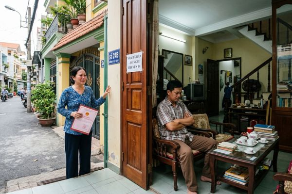 Bán nhà riêng của vợ nhưng chồng không chịu ra khỏi nhà: Lối thoát pháp lý
