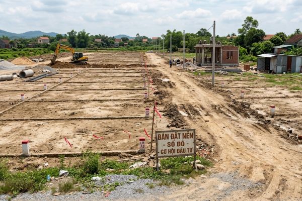 Đất dự án phân lô bán nền chưa hoàn thành hạ tầng: Có nên mua?
