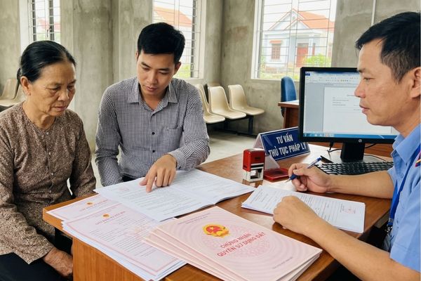 Tặng cho nhà đất có phải làm thủ tục xác nhận tình trạng hôn nhân của bên nhận?