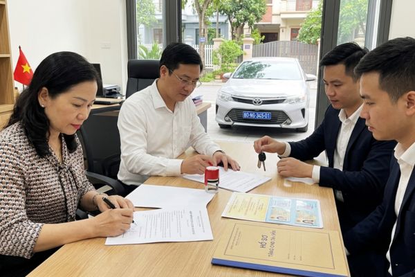 Thủ tục tặng cho tài sản là xe ô tô biển số ngoại giao, biển số nước ngoài