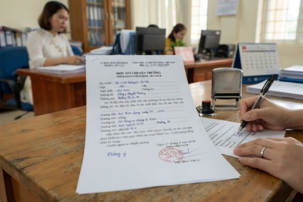 Chứng thực chữ ký trên đơn xin chuyển trường cho học sinh