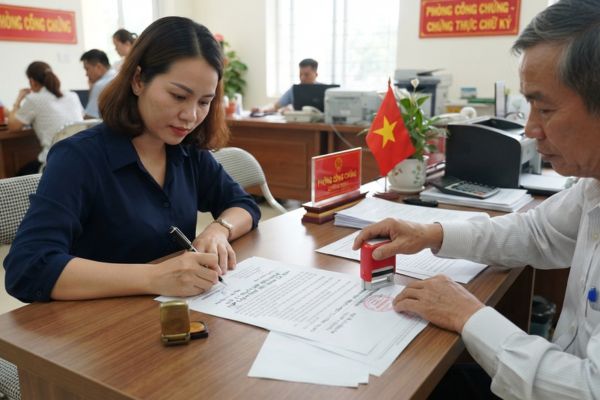 Chứng thực chữ ký trên giấy ủy quyền nộp tiền phạt nộp chậm thuế thu nhập