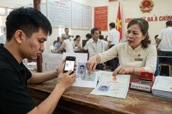 Có được dùng bản chụp từ điện thoại để xin chứng thực bản sao từ bản chính?