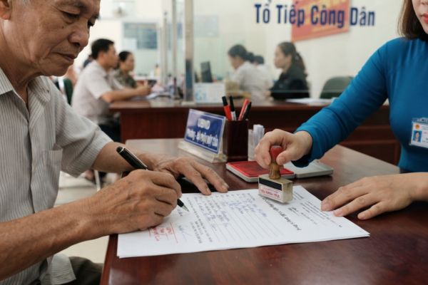 Chứng thực chữ ký trên đơn xin xác nhận diện tích đất đang sử dụng