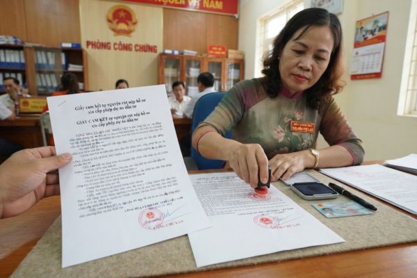 Chứng thực chữ ký trên giấy cam kết tự nguyện rút nộp hồ sơ xin cấp phép dự án đầu tư