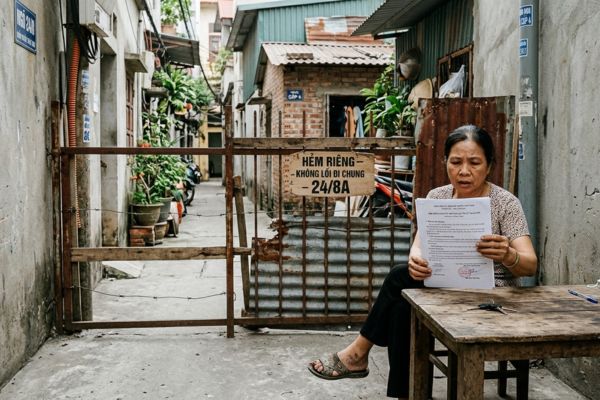 Hợp đồng mua bán nhà đất thổ cư có ngõ đi chung bị hàng xóm rào chắn